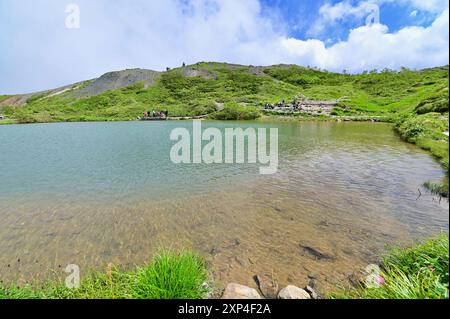 Naturlandschaft des Happo Teichs auf Hakuba Happo One in der Präfektur Nagano, Japan Stockfoto