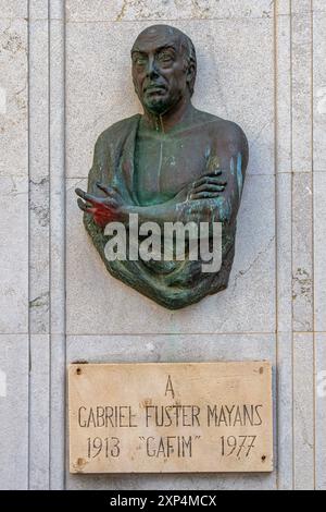 PALMA, ILLES BALEARES, SPANIEN - 20. SEPTEMBER 2023: Büste von Gabriel Fuster de Mayans, auch bekannt als „Gafim“, in PL. Major. War ein spanischer Anwalt A Stockfoto