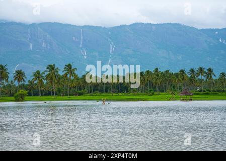 Malerisches Kollengode Village mit Nelliyampathy Mountains und Seetharkundu Wasserfällen - Kerala Tourism Stockfoto