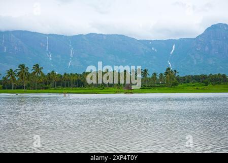 Malerisches Kollengode Village mit Nelliyampathy Mountains und Seetharkundu Wasserfällen - Kerala Tourism Stockfoto