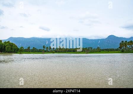 Malerisches Kollengode Village mit Nelliyampathy Mountains und Seetharkundu Wasserfällen - Kerala Tourism Stockfoto