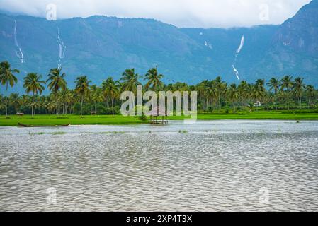 Malerisches Kollengode Village mit Nelliyampathy Mountains und Seetharkundu Wasserfällen - Kerala Tourism Stockfoto