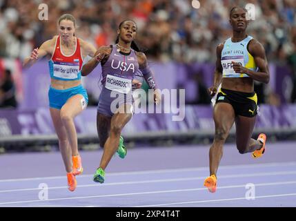 Paris, Frankreich. August 2024. Julien Alfred aus Saint Lucia (R) und Sha'carri Richardson aus den USA (2. R) belegten den ersten und zweiten Platz im 100-m-Halbfinale der Frauen während des Leichtathletikwettbewerbs bei den Olympischen Spielen 2024 in Paris, Frankreich, am Samstag, den 3. August 2024. Foto: Paul Hanna/UPI Credit: UPI/Alamy Live News Stockfoto