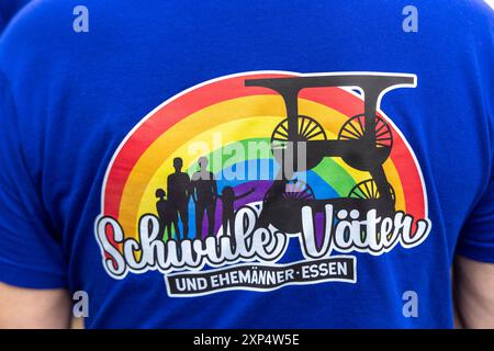 Die Ruhr Pride in Essen. 03.08.2024, EU, DEU, Deutschland, Nordrhein-Westfalen, Essen: der 21. CSD unter dem Motto Gemeinsam bunt: Liebe ohne Grenzen. Die Ruhr Pride bzw. Demonstration zog mit ca. 6000 Personen vom Messeparkplatz P2 durch Rüttenscheid zum Kennedyplatz in der Innenstadt. EU, DEU, Deutschland, Nordrhein-Westfalen, Essen: Die 21. CSD unter dem Motto „Bunte zusammen: Liebe ohne Grenzen“. Die Ruhr Pride oder Demonstration marschierte mit rund 6000 Menschen vom P2-Messeparkplatz durch Rüttenscheid zum Kennedyplatz in der Innenstadt. Stockfoto