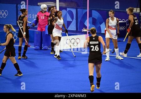 Paris, Frankreich. August 2024. Die belgische Ambre Ballenghien feiert nach einer Elfmeterschieße ein Hockeyspiel zwischen Deutschland und der belgischen Nationalmannschaft, den Roten Panthers, Spiel 5 im Damenpool A bei den Olympischen Spielen 2024 in Paris, Frankreich, am Samstag, den 03. August 2024. Die Spiele der XXXIII. Olympiade finden vom 26. Juli bis 11. August in Paris statt. Die belgische Delegation zählt 165 Athleten, die in 21 Sportarten antreten. BELGA FOTO LAURIE DIEFFEMBACQ Credit: Belga News Agency/Alamy Live News Stockfoto