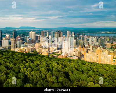 Montreal, Kanada - 14. Juli 2024: Panoramablick auf die Drohne vom Mont Royal in Montreal Stockfoto