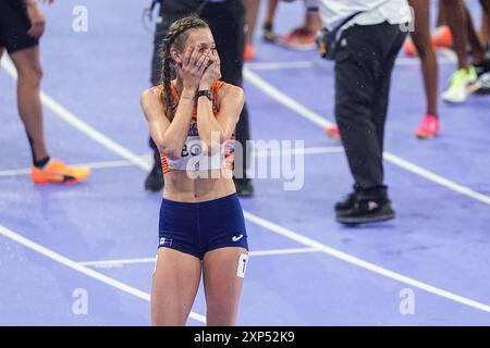 Paris, Frankreich. August 2024. PARIS, FRANKREICH - 3. AUGUST: Femke Bol aus den Niederlanden feiert nach dem Mixed 4x400 m Finale am 8. Tag der Athletics - Olympischen Spiele Paris 2024 im Stade de France am 3. August 2024 in Paris. (Foto von Andre Weening/Orange Pictures) Credit: Orange Pics BV/Alamy Live News Stockfoto