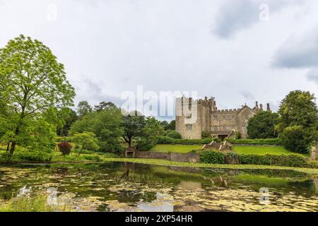 Historisches Sizergh Castle und Garten in Helsington in der englischen Grafschaft Cumbria. Stockfoto