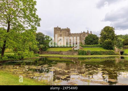 Historisches Sizergh Castle und Garten in Helsington in der englischen Grafschaft Cumbria. Stockfoto