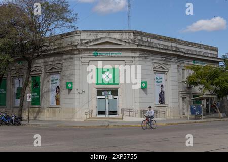 Reconquista, Santa Fe, Argentinien; 16. Juli 2024: Fassade der Bank der Provinz Santa Fe. Stockfoto