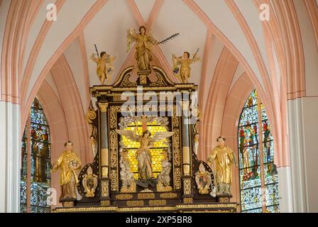 Innenraum der Stiftkirche Mondsee im Salzkammergut bei Salzburg, Österreich Stockfoto