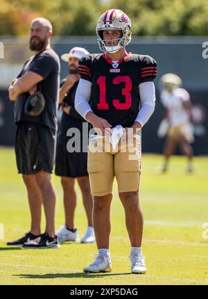 Aug 03 2024 Santa Clara USA CA San Francisco 49ers Quarterback Brock Purdy(13)Zusammenarbeit mit den Quarterbacks während des San Francisco 49ers Training Camp Day 9 in der SAP Performance Facility in Levi's Stadium Santa Clara Kalifornien Thurman James/CSM Stockfoto