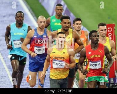 Paris, Frankreich. August 2024. Die Athleten treten während des 1500 m langen Zehnkampfes der Männer bei den Olympischen Spielen 2024 in Paris, Frankreich, am 3. August 2024 an. Quelle: Li Gang/Xinhua/Alamy Live News Stockfoto