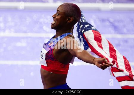 Paris, Frankreich, 3. August 2024. Shamier Little of USA reagiert auf den Silbergewinn bei den Olympischen Spielen 2024 Athletics 4 x 400 Relay Mixed im Stade de France am 3. August 2024 in Paris. Quelle: Pete Dovgan/Speed Media/Alamy Live News Stockfoto