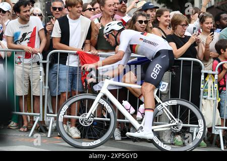 Paris, Frankreich. August 2024. Olympische Spiele, Paris 2024, Radfahren, Straßenrennen, Männer, Nils Politt aus Deutschland in Aktion. Quelle: Jan Woitas/dpa/Alamy Live News Stockfoto