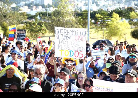 POL MARCHA RECHAZO MADURO VENEZUELA Quito, 3. August 2024, im zweihundertjährigen Park demonstriert ein marsch für die Freiheit Venezuelas und in der Ablehnung dessen, was von den Demonstranten als Wahlbetrug bezeichnet wurde, Garel Benalcazar API Quito Pichincha Ecuador POL MARCHARECHAZOMADURO VENEZUELA 4f2566907fc4ac931e75d Stockfoto