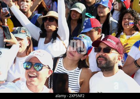 POL MARCHA RECHAZO MADURO VENEZUELA Quito, 3. August 2024, im zweihundertjährigen Park demonstriert ein marsch für die Freiheit Venezuelas und in der Ablehnung dessen, was von den Demonstranten als Wahlbetrug bezeichnet wurde, Garel Benalcazar API Quito Pichincha Ecuador POL MARCHARECHAHAZOMADURO VENEZUELA d601b2ca730e6e9dde0 Stockfoto