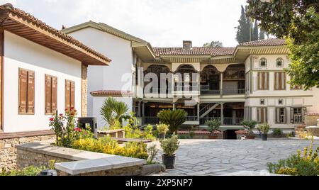 Birgi, Odemis, Izmir Türkei 10. Juli 2024: Cakiraga Mansion, ein Beispiel der osmanischen Zivilarchitektur, erbaut 1761 und heute als Museum genutzt Stockfoto