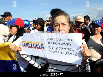 POL MARCHA RECHAZO MADURO VENEZUELA Quito, 3. August 2024, im zweihundertjährigen Park demonstriert ein marsch für die Freiheit Venezuelas und in der Ablehnung dessen, was von den Demonstranten als Wahlbetrug bezeichnet wurde, Garel Benalcazar API Quito Pichincha Ecuador POL MARCHARECHAZOMADURO VENEZUELA 6e685abd7b6a26da4b6c5 Stockfoto