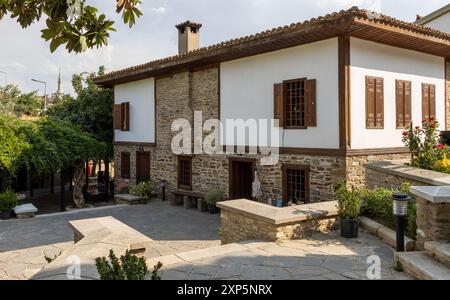 Birgi, Odemis, Izmir Türkei 10. Juli 2024: Cakiraga Mansion, ein Beispiel der osmanischen Zivilarchitektur, erbaut 1761 und heute als Museum genutzt Stockfoto