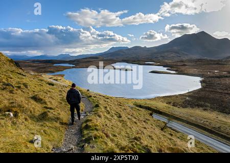 Der Gipfel des cUL Beag über Lochan an AIS, vom Knockan Crag Trail, Sutherland, Schottland, Großbritannien Stockfoto