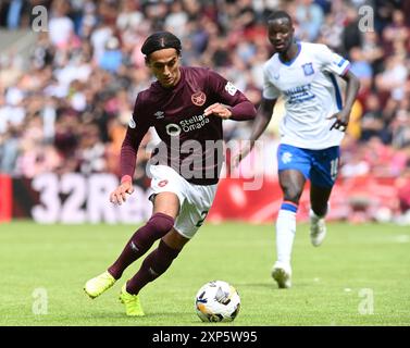 Tynecastle Park. Edinburgh.Scotland.UK.3. August 24 William Hill Scottish Premiership Match Hearts vs Rangers. Yan Dhanda von Hearts Credit: eric mccowat/Alamy Live News Stockfoto