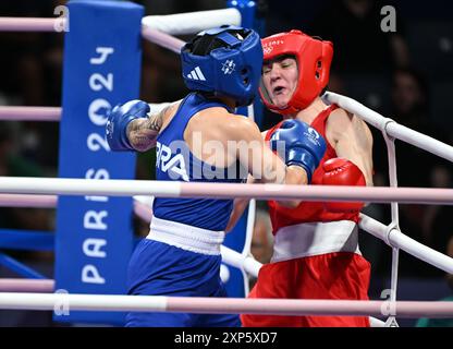 PARIS (FRANCA), 03/08/2024 - OLIMPIADAS / ESPORTE / BOXE - A BOXEADORA brasileira Bia Ferreira enfrenta a a Kelli 9 Irlanda ) , faz sua partizipacao n Stockfoto