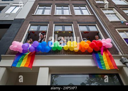 Amsterdam, Nordholland, Niederlande. August 2024. Am 3. August 2024 nahmen mehrere hunderttausend Teilnehmer und 80 Wagen an der 27. Canal Parade von Amsterdam Pride Teil. Das Thema dieses Jahres lautete „Together“ (Credit Image: © James Petermeier/ZUMA Press Wire) NUR REDAKTIONELLE VERWENDUNG! Nicht für kommerzielle ZWECKE! Stockfoto