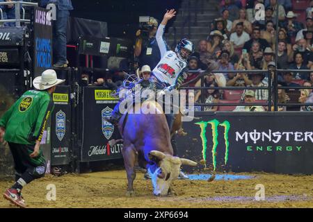 SONNENAUFGANG, FLORIDA - 2. AUGUST: Daylon Swearingen reitet Mesquite während des PBR: Camping World Team Series Freedom Days:Foto von Chris Arjoon Stockfoto