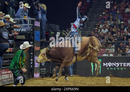 SONNENAUFGANG, FLORIDA - 2. AUGUST: Daylon Swearingen reitet Mesquite während des PBR: Camping World Team Series Freedom Days:Foto von Chris Arjoon Stockfoto