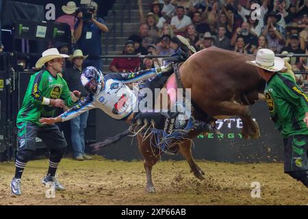 SONNENAUFGANG, FLORIDA - 2. AUGUST: Daylon Swearingen reitet Mesquite während des PBR: Camping World Team Series Freedom Days:Foto von Chris Arjoon Stockfoto