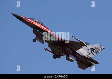 RAF Fairford, Großbritannien. 19. Juli 2024. Die dänische General Dynamics F-16 während der Kunstflugschau auf der diesjährigen RIAT Air Show. Stockfoto