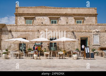 Malerisches mediterranes Restaurant in Marzamemi, in der Nähe von Syrakus Stockfoto