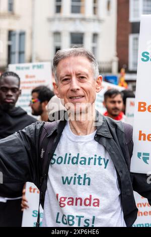 Brighton, 3. August 2024: Veteran Gay-Rights-Aktivist Peter Tatchell beim jährlichen Pride march, Großbritanniens beliebteste und am meisten besuchte Pride-Veranstaltung Credit: Andrew Hasson/Alamy Live News Credit: Andrew Hasson/Alamy Live News Credit: Andrew Hasson/Alamy Live News Stockfoto