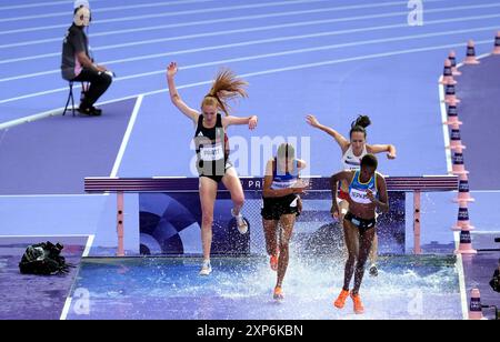 Die britische Aimee Pratt während der 3000-m-Steeplechase-Runde der Frauen im Stade de France am neunten Tag der Olympischen Spiele 2024 in Frankreich. Bilddatum: Sonntag, 4. August 2024. Stockfoto