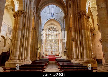 Hauptschiff und Altar der alten Kathedrale von Salamanca, Kastilien und Leon, Spanien Stockfoto