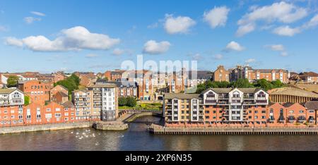 Panorama der Wohngebäude am Ufer der North Shields in Newcastle, England Stockfoto