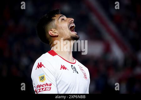 Buenos Aires, Argentinien. August 2024. Williams Alarcon von Huracan reagiert während des Spiels zwischen Huracan und Racing als Teil der Liga Profesional de Futbol Argentino - Fecha 9 bei Estadio Tomas Adolfo Duco. (Endstand: Huraca 0 - 0 Racing) Credit: SOPA Images Limited/Alamy Live News Stockfoto