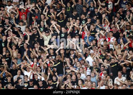 ROTTERDAM - Feyenoord Fans beim Freundschaftsspiel zwischen Feyenoord und AS Monaco im Feyenoord Stadium de Kuip am 31. Juli 2024 in Rotterdam, Niederlande. ANP | Hollandse Hoogte | BART STOUTJESDIJK Stockfoto