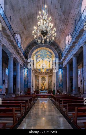 Vigo, Pontevedra, 29.5.2024; Inneres der Ko-Kathedrale - Basilika Santa María in der Stadt Vigo. Stockfoto