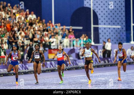 Julien Alfred (LCA), der im 100-m-Finale der Frauen teilnimmt, gewinnt die Goldmedaille mit Sha'carri Richardson (USA) Silber und Melissa Jefferson (USA) Bronze, Stockfoto