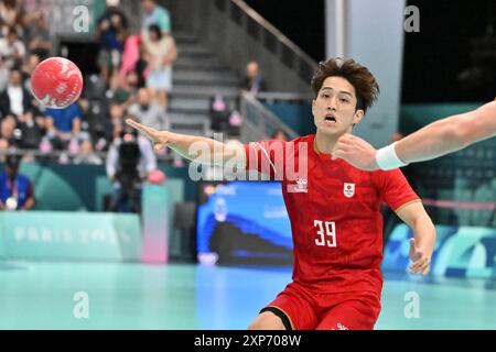 Paris, Frankreich. August 2024. 39 FUJISAKA Naoki (JPN), Schweden (SWE) gegen Japan (JPN), Handball Männer Vorrunde in Paris South Arena 6, während der Olympischen Spiele 2024 in Paris, 04. August 2024, Paris, Frankreich. Quelle: Enrico Calderoni/AFLO SPORT/Alamy Live News Stockfoto