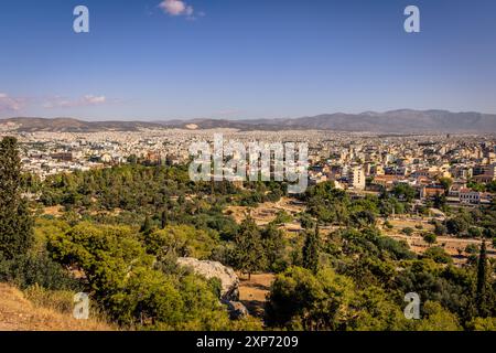 Athen, Griechenland, 3. Mai 2024: Panoramablick auf die antiken Ruinen im Zentrum von Athen, Griechenland Stockfoto