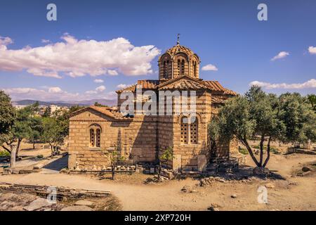 Athen, Griechenland, 3. Mai 2024: Altgriechisch-orthodoxe Kirche im Zentrum von Athen, Griechenland Stockfoto