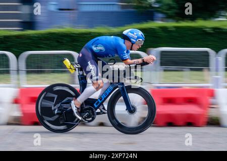 28. Juli 2024, T100 Triathlon World Series Männer's Race, London Docklands, Großbritannien. Frederic Funk aus Deutschland auf der Radstrecke des Rennens. Stockfoto