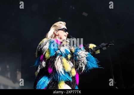 Oxfordshire, 3. August 2024, Alison Goldfrapp auf der Bühne beim Wilderness Festival in Cornbury Park, Credit: Lou Morris/Alamy Live News Stockfoto