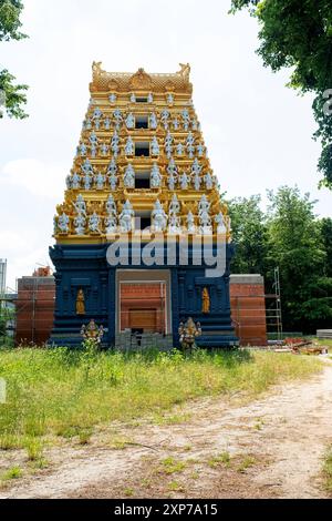 Der Hindu-Tempel wird in Berlin errichtet. Der Sri-Ganesha-Hindu-Tempel wird in Reuterkiez/Kreuzberg errichtet, um eine asiatische Religion zu beherbergen. Berlin - Kreuzberg bei Volksprak Hasenheide Berlin Deutschland Copyright: XGuidoxKoppesx Stockfoto