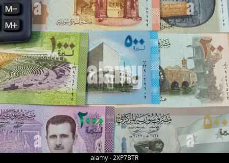 Syrische Banknoten geschäftlicher Hintergrund Stockfoto