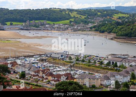 Blick auf Conwy vom Hügel von Deganwy Castle Stockfoto