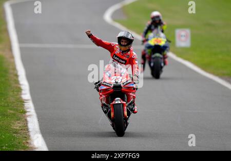 Die Enea Bastianini des Ducati Lenovo Teams gewann beim Monster Energy British Grand Prix MotoGP 2024 in Silverstone, Towcester. Bilddatum: Sonntag, 4. August 2024. Stockfoto